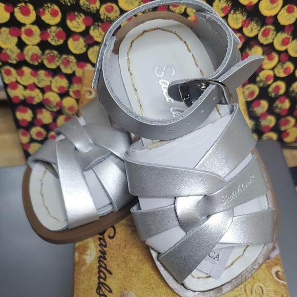 Salt Water Sandals by Hoy Silver Sandals Comfortable Stylish - Picture 2 of 7